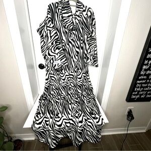 Zebra Print Snuggie - One Size - Cozy and Stylish Blanket with Sleeves